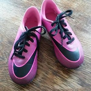 NIKE Soccer Cleats Pink Child Size 11C 4/5 years